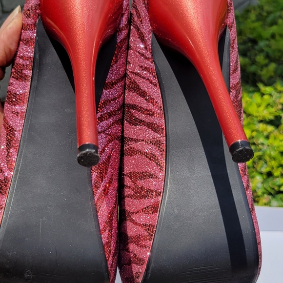 Shi by Journey's red and pink zebra print heels - Picture 3 of 4